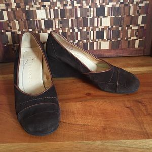 Gentle Souls brown suede wedge size 38